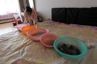 淮安楼上漏水，住户失联，小区没物管，业主维权难！律师来支招……